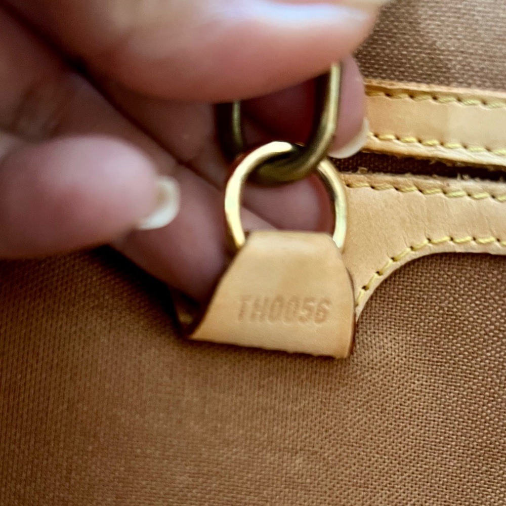 Authentic Louis Vuitton Monogram Ellipse MM π₯° Awesome condition. - Picture 2 of 13
